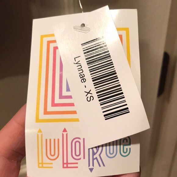 (5/$25) LuLaRoe Black Geometric Print Lynnae Long Sleeve Top - Picture 2 of 4